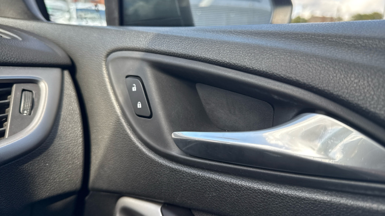 Vauxhall Astra 1.4T 16V 125 Design 5dr Petrol Hatchback